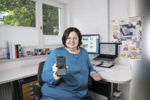 Business-Portrait Frau indoor im eigenen Büro