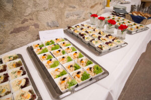 Eventfotografie - Buffet mit Häppchen