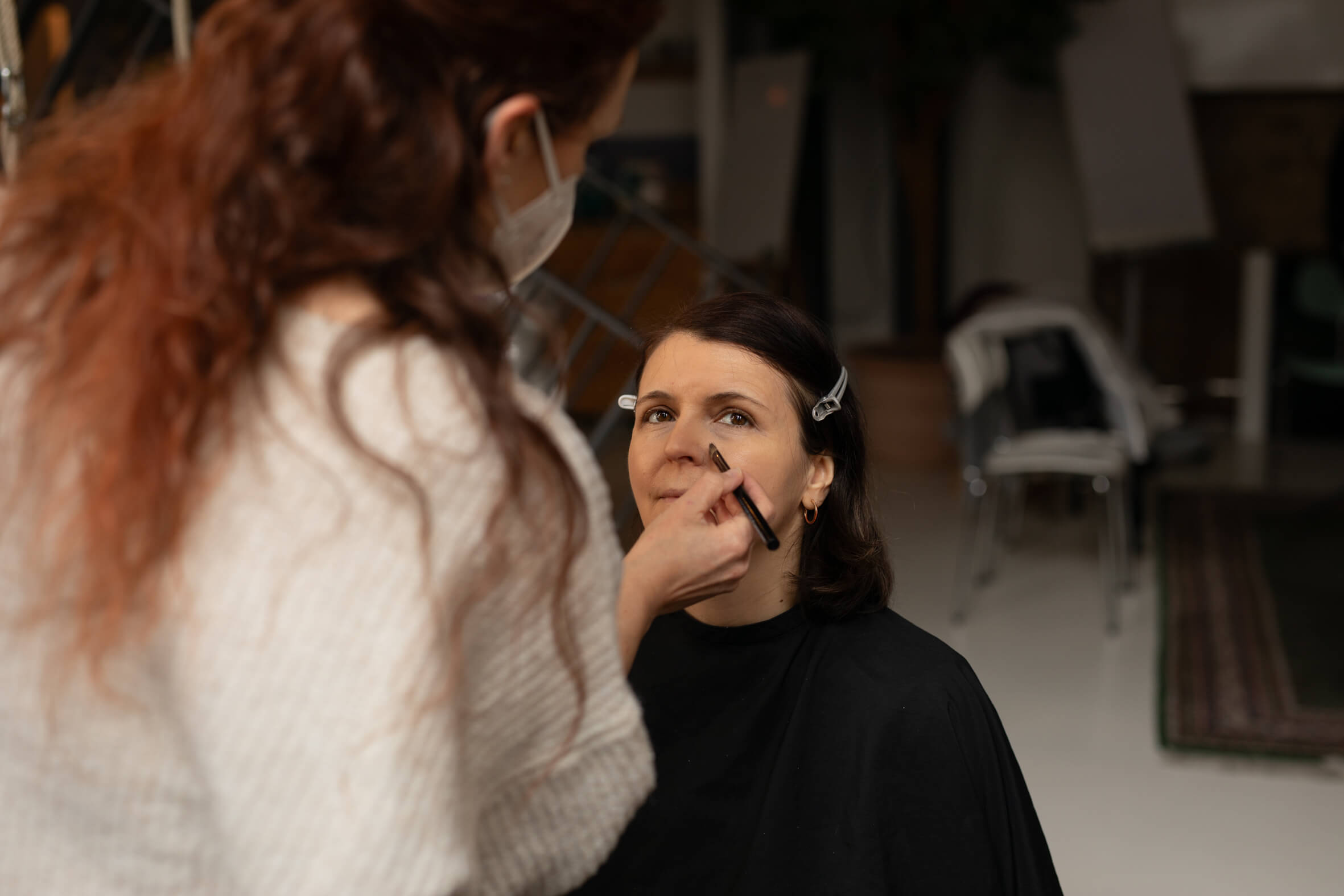 Foto von Susanne Hauber by Sandra Felke - Susanne wird geschminkt